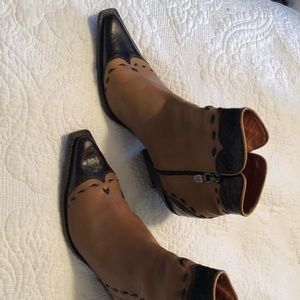 DONALD PLINER BOOTIES